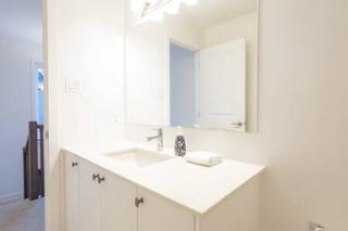 2 Bedroom Modern Home & Close to Airport Downtown - 7