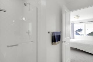 2 Bedroom Modern Home & Close to Airport Downtown - 1