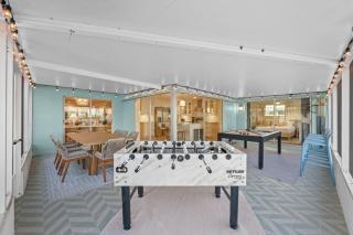 Waterfront Walk to Beach Pool Kayaks Bikes - 1