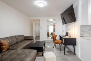 Stylish 3BR in Montreal Village - 5