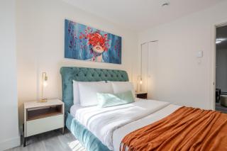 Stylish 3BR in Montreal Village - 7