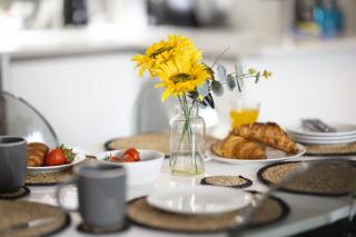 River & Hospital Base, Kings Road Retreat - 7