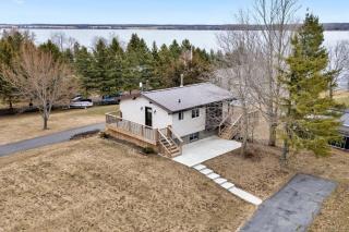 Lakefront Cottage - Family Retreat and Ice Fishing - 9