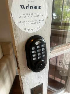 Near Rhodes College & Downtown! The Rolling Stone - 3