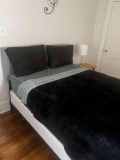 Near Rhodes College & Downtown! The Rolling Stone - 2