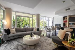 Waterfalls Hotel huge private patio best location - 0