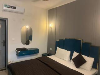 3 Bed apartment Near creek walk - 0