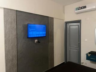 3 Bed apartment Near creek walk - 6