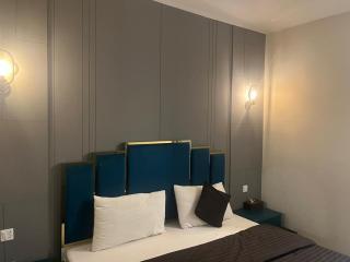 3 Bed apartment Near creek walk - 4