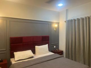 3 Bed apartment Near creek walk - 2