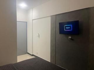 3 Bed apartment Near creek walk - 1