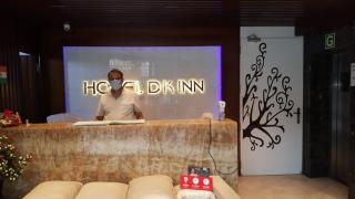 Super Hotel O Dk Inn Near Kalighat Kali Temple - 2