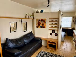 Estilo y Comodidad en Av Corrientes, departamento con cochera para autos - 7