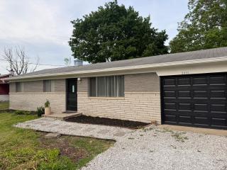 Cozy small ranch style house - 8