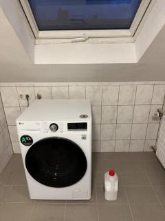 Centrally located large split-level apartment - 7