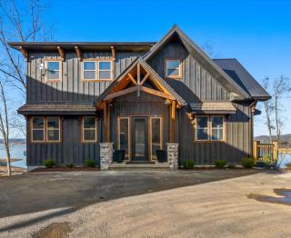 Skys the Limit - Pool - Theater - Views - 0