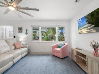 The Lazy Turtle! Poolside oasis on the canal! - 2