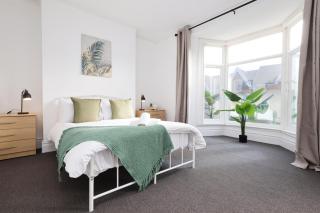 Spacious 6-Bed Home for Work Crews & Groups - 0