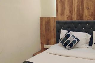 Hotel Suite inn Residency Near Kokilaben Dhirubhai Ambani Hospital Andheri West Mumbai - 1
