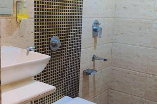 Hotel Suite inn Residency Near Kokilaben Dhirubhai Ambani Hospital Andheri West Mumbai - 4