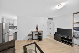 Chic DT Honolulu Executive Condo condo - 2