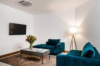 Amazing New Peninsula Penthouse With Ocean Views - 1