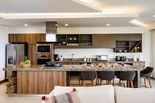 Amazing New Peninsula Penthouse With Ocean Views - 4