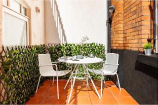 3 Bed Apartment Sleeps 6 - Pet-Friendly Wi-Fi - 1