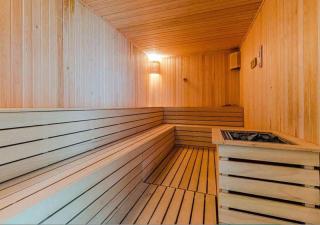 Regina's Sky View 32nd floor Apt - 5