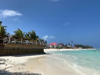 Zazu Beach House - 5