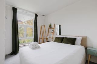 Light Filled 1BD Flat in the Heart of Stockwell - 8