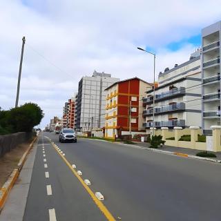 Departamento de 2 Dormitorios con Cochera Cubierta WIFI Aire Acondicionado está bien Céntrico y a Metros del Mar - 0