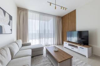 Modern 1BR Apartment with City View - 0