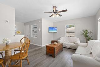 Duplex Both Units Near Ami Patio Tv - 9