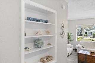 Duplex Both Units Near Ami Patio Tv - 4