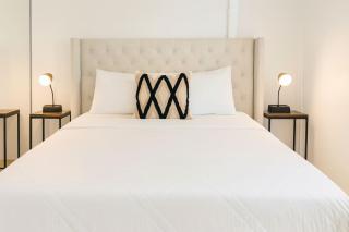 Modern Isla Verde Apt- Beach & Pool near Foxwoods - 9