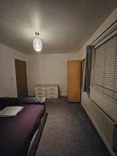 1Bedroom Apartment in Central Northampton - 1