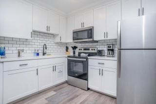 Hillside Cove - Plank Suite Sleeps 4 - 6