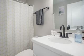 Hillside Cove - Plank Suite Sleeps 4 - 5