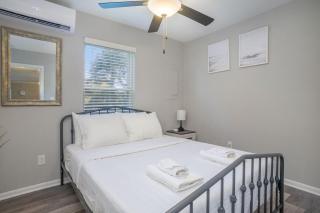 Hillside Cove - Plank Suite Sleeps 4 - 2