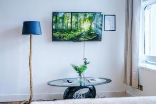 2BR City Heights Apt Sleeps 7 Parking & WiFi - 4