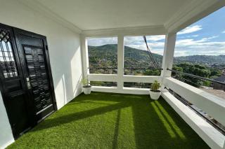 3 Bed Apartment Sleeps 6 - EnSuites Parking Wifi - 9