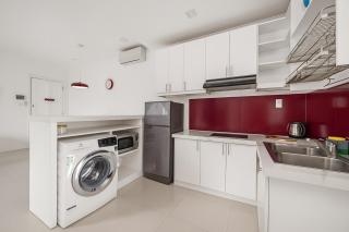 Unique Pop Art Decor 1 Bedroom Apartment - Garden, Pool & Beach Retreat - 4