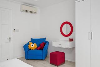 Unique Pop Art Decor 1 Bedroom Apartment - Garden, Pool & Beach Retreat - 1