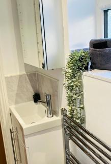 Cozy Private Access Room - 1