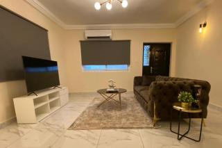 3 Bed Apartment Sleeps 6 - Parking Patio Wifi - 5