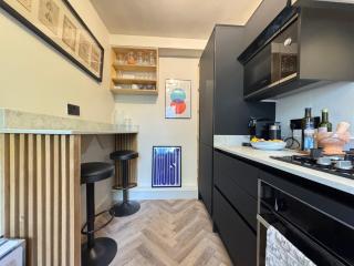 Gorgeously Designed 2BD Flat Heart of East London - 2