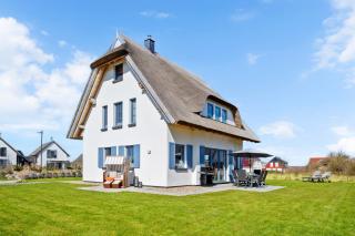 Rügenzauber Reetdachhaus mit Sauna u Kamin Strandnähe Garten - 9