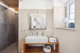 Rügenzauber Reetdachhaus mit Sauna u Kamin Strandnähe Garten - 3