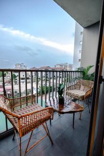 Luxury 2-Bed Apt with Rooftop Pool-Loxwood - 9